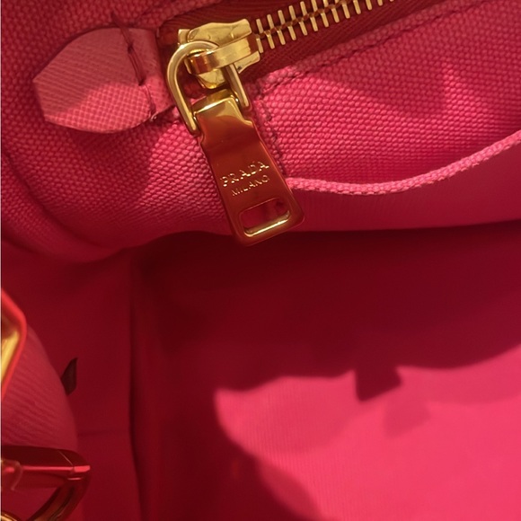 Prada Canapa in peonia color 100% authentic - Picture 14 of 17